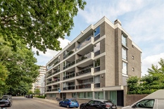 BERCHEM - Bij Fruithoflaan: Zeer aangenaam en goed gelegen appartement met 2 slaapkamers en terras. EPC label B.

BESCHRIJVING:

Het appartement is gelegen op de 3° verdieping in een zeer rustig en goed onderhouden gebouw.
Inkom via een veiligheidsd