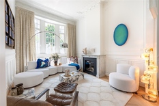 ANVERS - BERCHEM : Près de l'AlbertPark : Maison de maître exclusive dans le style Beaux-Arts dans un emplacement de choix, luxueusement rénovée. Parking à louer à distance de marche. Score PEB - B.
 
A deux pas de l'Albertpark, cette maison de ca