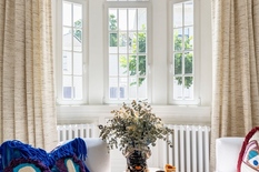 ANVERS - BERCHEM : Près de l'AlbertPark : Maison de maître exclusive dans le style Beaux-Arts dans un emplacement de choix, luxueusement rénovée. Parking à louer à distance de marche. Score PEB - B.
 
A deux pas de l'Albertpark, cette maison de ca