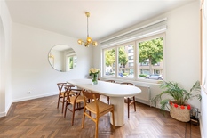 WILRIJK - Parc Den Brandt : Belle maison rénovée, prête à être emménagée, avec garage et beau jardin. Score PEB C.

Ce bijou se trouve dans un emplacement de choix, à distance de marche des parcs Den Brandt et Nachtegaelenpark.
Proche de toutes