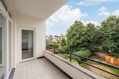 ANTWERPEN - Expo: Volledig gerenoveerd appartement met 2 slaapkamers en ruim terras. EPC-label B.

Dit appartement, gelegen op de 1° verdieping van een klein gebouw zonder lift, werd volledig gerenoveerd met hoogwaardige materialen.
Zeer rustige liggi