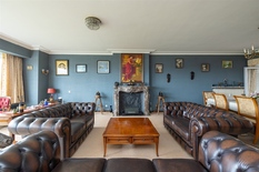 ANTWERP - Mechelsesteenweg: Very spacious rooftop flat with magnificent panoramic views, 4 bedrooms, 3 bathrooms and car parking space

Enjoy the best that Antwerp city life has to offer with easy access to the main roads. 
In this magnificent building