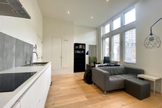 WILRIJK - Near Park Den Brandt: Pleasant 1-bedroom flat in a renovated townhouse.

DESCRIPTION:

The flat is located on the 1°floor and comprises :

Spacious and bright living space.
Open, fully installed kitchen with all necessary appliances.
On