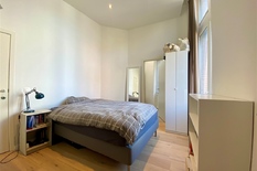 WILRIJK - Near Park Den Brandt: Pleasant 1-bedroom flat in a renovated townhouse.

DESCRIPTION:

The flat is located on the 1°floor and comprises :

Spacious and bright living space.
Open, fully installed kitchen with all necessary appliances.
On
