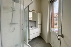 WILRIJK - Near Park Den Brandt: Pleasant 1-bedroom flat in a renovated townhouse.

DESCRIPTION:

The flat is located on the 1°floor and comprises :

Spacious and bright living space.
Open, fully installed kitchen with all necessary appliances.
On