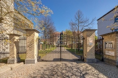 WILRIJK - Residentie Nachtegalenhof: Duplex-penthouse met 2 terrassen, prachtig zicht en P.

Ruim duplex-appartement gelegen in de gegeerde residentie Nachtegalenhof nabij Park Den Brandt. Zeer rustige ligging met mooi uitzicht op domein en vijver.
Uit