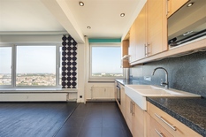 WILRIJK/ANTWERPEN - Park Den Brandt: Modern, instapklaar hoekappartement met 2 slaapkamers met panoramische zichten.

BESCHRIJVING:

Dit hoekappartement, met oorspronkelijk 3 slaapkamers, is gelegen op de 16° verdieping met een prachtig vergezicht ov