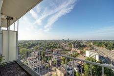 WILRIJK/ANTWERPEN - Park Den Brandt: Modern, instapklaar hoekappartement met 2 slaapkamers met panoramische zichten.

BESCHRIJVING:

Dit hoekappartement, met oorspronkelijk 3 slaapkamers, is gelegen op de 16° verdieping met een prachtig vergezicht ov