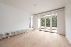 ANVERS - Expo : Appartement de 2 chambres entièrement rénové avec terrasse spacieuse. Score PEB B.

Situé au 1er étage d'un petit immeuble sans ascenseur, cet appartement a été entièrement rénové avec des matériaux de haute qualité.
Situati