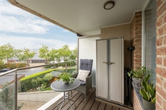 WILRIJK - Neerland: Instapklaar appartement met 1 slaapkamer en aangenaam terras. EPC-label A.

Dit instapklare appartement met 1 slaapkamer is gelegen op de tweede verdieping van een recent (°2005) gebouw met lift. 
De ruime leefruimte met moderne op