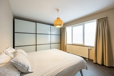 WILRIJK - Neerland: Instapklaar appartement met 1 slaapkamer en aangenaam terras. EPC-label A.

Dit instapklare appartement met 1 slaapkamer is gelegen op de tweede verdieping van een recent (°2005) gebouw met lift. 
De ruime leefruimte met moderne op