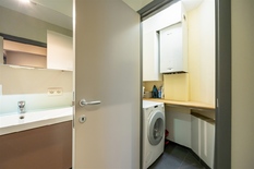 WILRIJK - Neerland: Instapklaar appartement met 1 slaapkamer en aangenaam terras. EPC-label A.

Dit instapklare appartement met 1 slaapkamer is gelegen op de tweede verdieping van een recent (°2005) gebouw met lift. 
De ruime leefruimte met moderne op