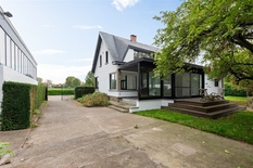 WILRIJK - Frontière Edegem/Kontich : Villa de 4 chambres sur un terrain de 11.662 m², avec grand entrepôt de 540 m² et garage 

DESCRIPTION :

Cette propriété est située à la frontière de Wilrijk, Edegem et Kontich, à deux pas de l'A12 et de