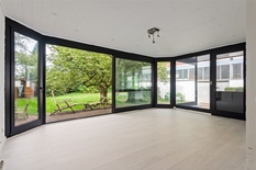 WILRIJK - Frontière Edegem/Kontich : Villa de 4 chambres sur un terrain de 11.662 m², avec grand entrepôt de 540 m² et garage 

DESCRIPTION :

Cette propriété est située à la frontière de Wilrijk, Edegem et Kontich, à deux pas de l'A12 et de