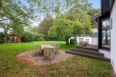 WILRIJK - Frontière Edegem/Kontich : Villa de 4 chambres sur un terrain de 11.662 m², avec grand entrepôt de 540 m² et garage 

DESCRIPTION :

Cette propriété est située à la frontière de Wilrijk, Edegem et Kontich, à deux pas de l'A12 et de