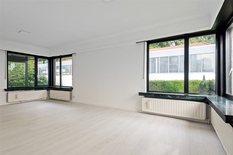 WILRIJK - Frontière Edegem/Kontich : Villa de 4 chambres sur un terrain de 11.662 m², avec grand entrepôt de 540 m² et garage 

DESCRIPTION :

Cette propriété est située à la frontière de Wilrijk, Edegem et Kontich, à deux pas de l'A12 et de