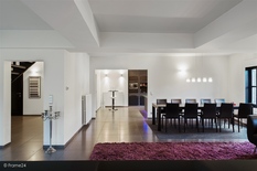 WILRIJK- Elsdonk: Ruime, luxueuze villa op 781m² met 4 à 5 slaapkamers en 2 badkamers en met dubbele garage op prachtige ligging

BESCHRIJVING:

Gelijkvloers:
Inkomhal met gastentoilet.
Zeer ruime open leefruimtes met TV-hoek, naastliggende bar/zi