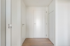 ANTWERPEN - Eilandje:  Prachtig, volledig gemeubeld appartement van ca 137m² met 3 slaapkamers, op topligging.

BESCHRIJVING:

Dit gemeubeld appartement is gelegen op de 7° verdieping van een nieuwbouw.
Inkomhal met vestiaire en toilet.
Grote, ope