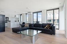 ANTWERPEN - Eilandje:  Prachtig, volledig gemeubeld appartement van ca 137m² met 3 slaapkamers, op topligging.

BESCHRIJVING:

Dit gemeubeld appartement is gelegen op de 7° verdieping van een nieuwbouw.
Inkomhal met vestiaire en toilet.
Grote, ope