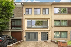 BERCHEM - Fruithof: Spacious house with 5 bedrooms and south-west facing garden.