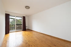 WILRIJK - Laarstraat: Mooi appartement met 2 slaapkamers, 2 terrassen en garagebox.
