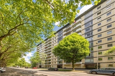 ANTWERP - Linkeroever: Very large flat (approx 195m²) with 4 bedrooms and 3 bathrooms. Wide views over the Sint-Annabos and the Antwerp skyline. EPC label B.
