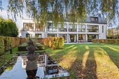 WILRIJK - Elsdonk: Volledig gerenoveerde luxe villa met 6 slaapkamer en prachtige aangelegde tuin op 2.531m². 