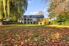 WILRIJK - Elsdonk: Volledig gerenoveerde luxe villa met 6 slaapkamer en prachtige aangelegde tuin op 2.531m². 