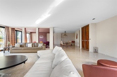 WILRIJK - Elsdonk: Volledig gerenoveerde luxe villa met 6 slaapkamer en prachtige aangelegde tuin op 2.531m². 