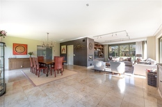 WILRIJK: Luxurious villa on 1,754m² with 6 bedrooms, 3 bathrooms, practice and double garage. EPC label B.