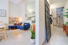 SINT-GILLIS  – Stenen Kruisstraat : Prachtig achterhuis met 3 slaapkamers, 2 badkamers en stadstuin. 

