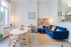 SINT-GILLIS  – Stenen Kruisstraat : Prachtig achterhuis met 3 slaapkamers, 2 badkamers en stadstuin. 

