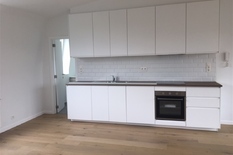 WILRIJK - Bij Park Den Brandt: Volledig gerenoveerd appartement met 2 slaapkamers en zuid-gericht terras.