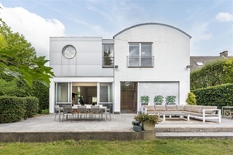 WILRIJK - Elsdonk: Luxueuze en ruime villa met hoogstaande afwerking in de gegeerde Elsdonkwijk. EPC-label C.
