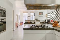 SAINT-GILLES  – Rue de la Croix de Pierre: Beautiful rear house with 3 bedrooms, 2 bathrooms and city garden.