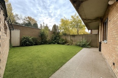 WILRIJK - Dennenlaan: Very residential location, ready-to-move-in ground floor flat with 3 bedrooms, garden and garage box.