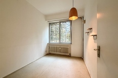 WILRIJK - Dennenlaan: Very residential location, ready-to-move-in ground floor flat with 3 bedrooms, garden and garage box.