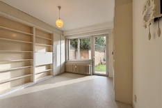 WILRIJK - Dennenlaan: Very residential location, ready-to-move-in ground floor flat with 3 bedrooms, garden and garage box.