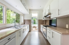 WILRIJK - Oosterveld: Ruime villa (ca 352m²) met 4 slaapkamers, 3 badkamers, zwembad en zuidgerichte tuin. EPC-label C.