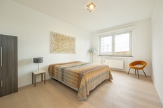 ANTWERPEN - Jan Van Rijswijcklaan: Volledig gerenoveerd, instapklaar appartement met 4 slaapkamers, 2 badkamers en 2 P.