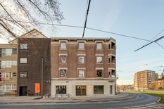 WILRIJK - Den Brandt: Exclusive, fully renovated apartment with 2 bedrooms and terraces in a sought-after villa neighbourhood.