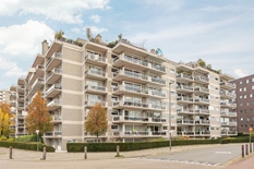 BERCHEM - Bij Fruithoflaan: Superbe penthouse met 3 slaapkamers, 2 badkamers, 155m² terrassen en garagebox. EPC-label C.