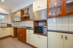 WILRIJK - Near Park Van Eeden : Spacious, bright and quietly located ground-floor flat with very large garden. EPC label B.