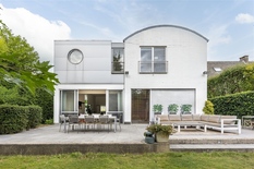 WILRIJK - Elsdonk: Luxurious and spacious villa with 5 bedrooms and 4 bathrooms, high-quality finish in the sought-after Elsdonk neighbourhood. EPC label C.