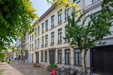 ANTWERPEN - Bij Oudaan en Mechelseplein: Uitzonderlijke meesterwoning in Neoclassicistische stijl in hartje stad met gevelbreedte van 17m, overdekt binnenzwembad, inpandige garage en zuidtuin. EPC Label B