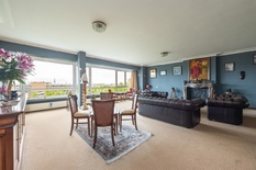 ANVERS - Mechelsesteenweg : Très spacieux penthouse avec une magnifique vue panoramique, 4 chambres à coucher, 3 salles de bains et une place de parking.