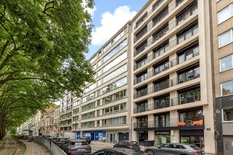 ANVERS - Mechelsesteenweg : Très spacieux penthouse avec une magnifique vue panoramique, 4 chambres à coucher, 3 salles de bains et une place de parking.