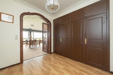 ANVERS - Mechelsesteenweg : Très spacieux penthouse avec une magnifique vue panoramique, 4 chambres à coucher, 3 salles de bains et une place de parking.