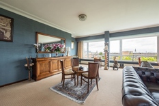 ANVERS - Mechelsesteenweg : Très spacieux penthouse avec une magnifique vue panoramique, 4 chambres à coucher, 3 salles de bains et une place de parking.