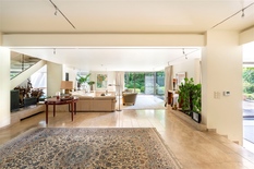 BRASSCHAAT - Vriesdonk: Exceptional 70's villa on approx 4.000m² south facing plot with indoor swimming pool, double garage and housekeeper's place in beautiful location. EPC label C.
DESCRIPTION:
This vintage architect's villa is located in the Fr